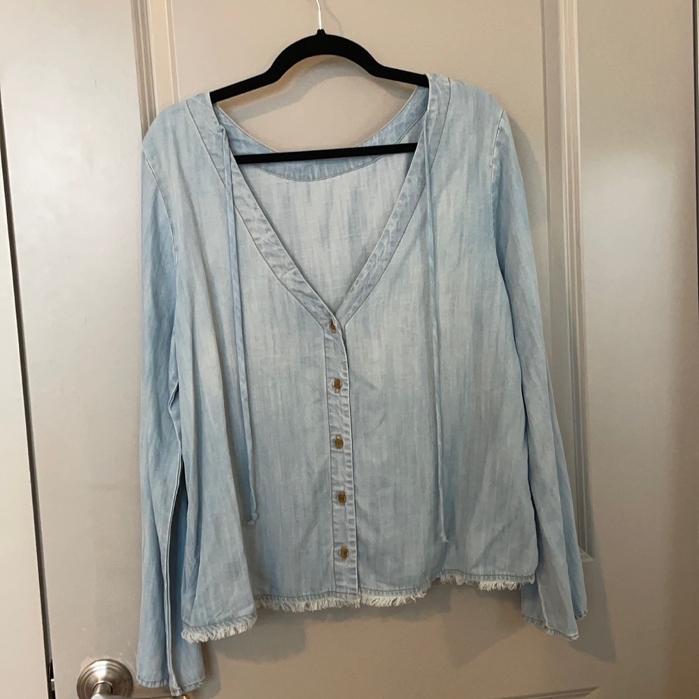 Cloth & Stone Chambray Button Down